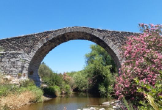 Kremasti Bridge景点图片