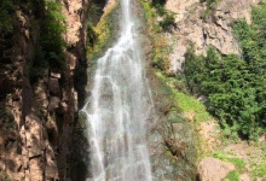 Zum Wasserfall Vilpian景点图片