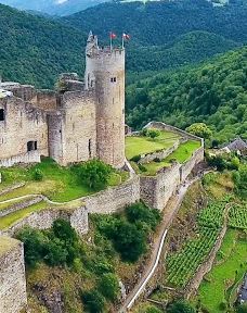 Najac Castle-纳雅克