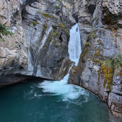 加拿大卡尔加里+班夫+弓河瀑布+幽鹤国家公园5日4晚跟团游