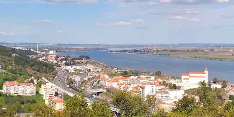Monumento a Hercules e aos Defensores das Linhas de Torres Vedras