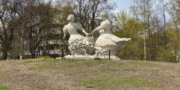 Sculpture Two Sisters