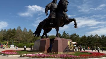 Genghis Khan Mausoleum Scenic Spot