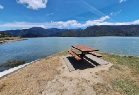 Log Wharf Reserve景点图片