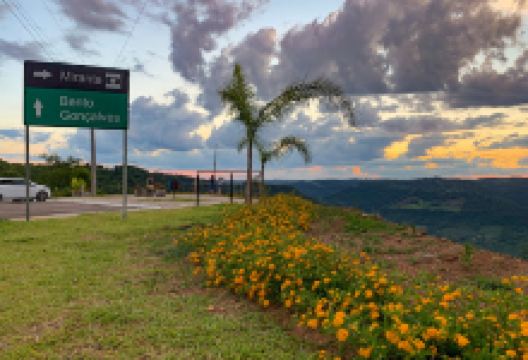 Mirante Vale Do Rio Carreiro - Cotiporã景点图片