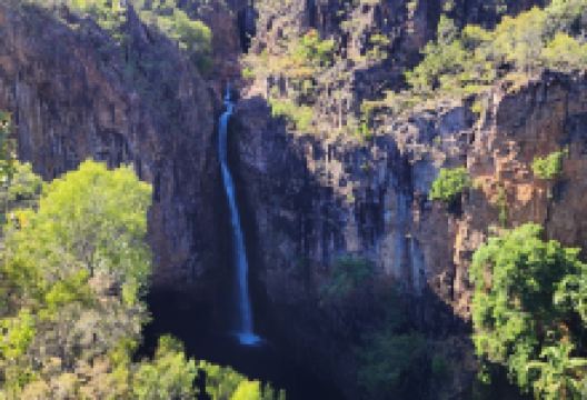 托尔默瀑布景点图片