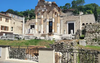 瑪律蒂嫩戈•切薩雷斯科•諾瓦裡諾宮