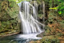 Waterfall At Văioaga景点图片