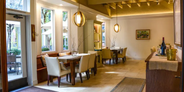 Hartford Family Winery Tasting Room & Salon