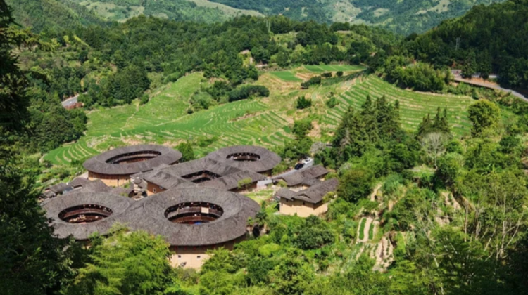 7-Day Xiamen + Wuyi Mountain + Nanjing Tulou + Gulangyu Island