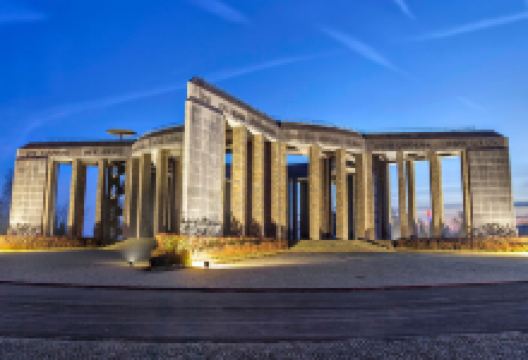 巴斯东战争博物馆景点图片