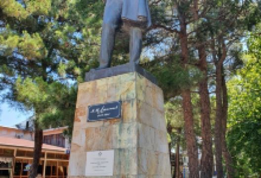 Monument to Lermontov景点图片