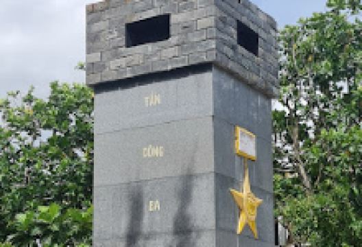 Đài Tưởng Niệm景点图片