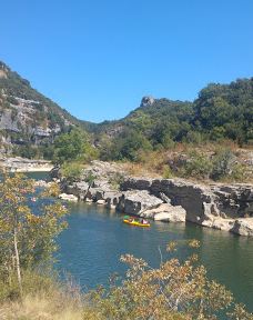 Grotte Saint-Marcel-比东
