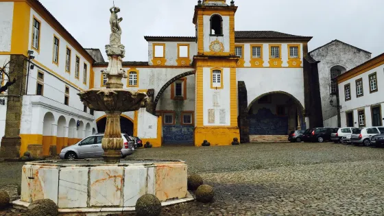 Igreja de Sao Bernardo - Compreendendo o Tumulo de D. Jorge de Melo