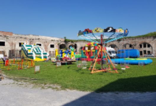 POKRETNI ZABAVNI PARK KAREŠIN, VLASNIK KATA KAREŠIN景点图片