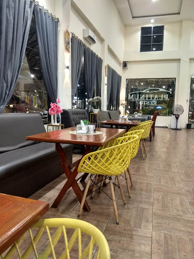 PLATINUM Auto-Care, Café & Bar