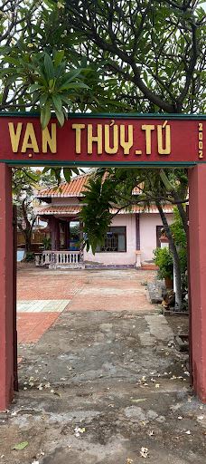 Van Thuy Tu Temple-潘切