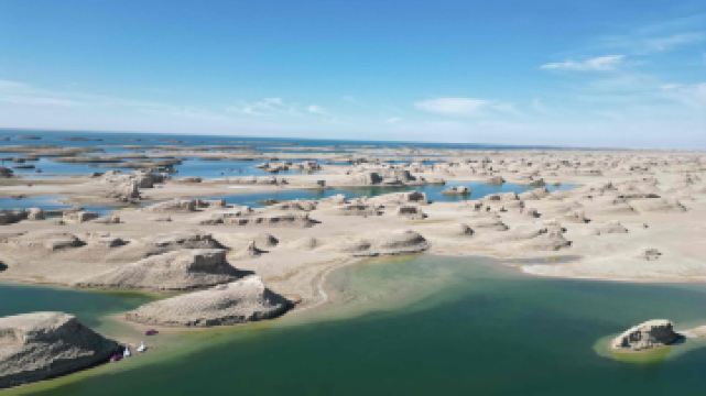 烏素特水上雅丹地質公園
