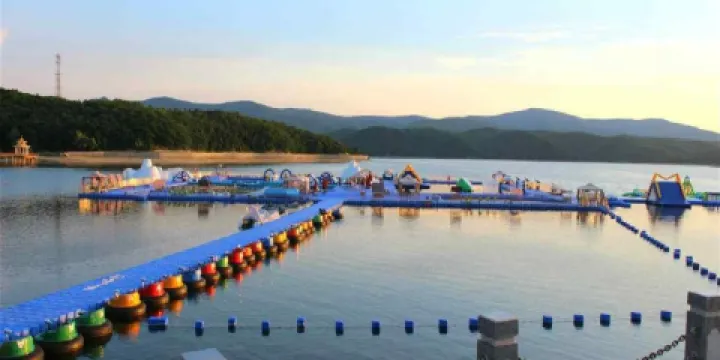 鏡泊湖遊樂區