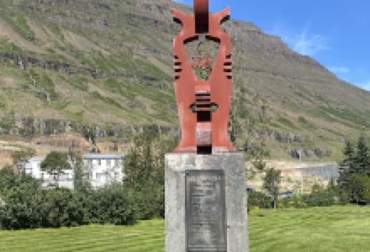 T. Larusson Monument景点图片