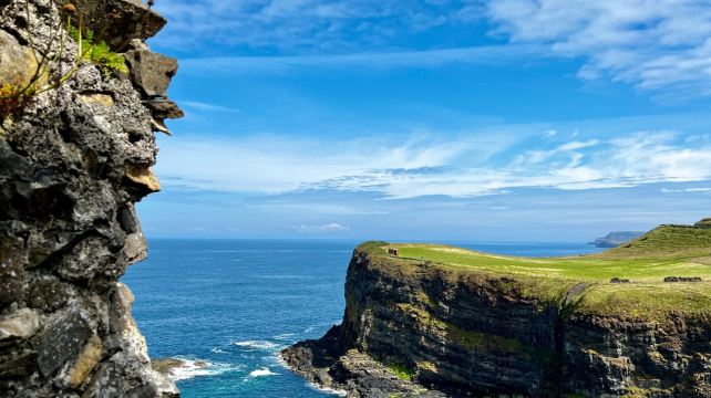 8-Day Ireland Tour from Dublin·Castle Ward, Dark Hedges, Dunluce Castle, Marble Arch Caves