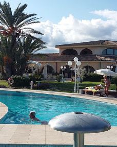 Spiaggia di Is Figus-诺拉