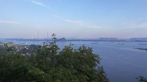 西梁山