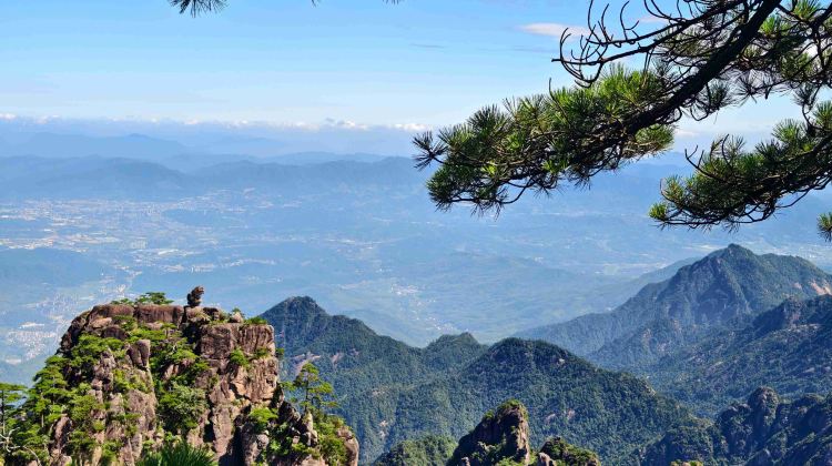 4-Day Huangshan Scenic Area + Hongcun Village + Xidi + Wuyuan Huangling