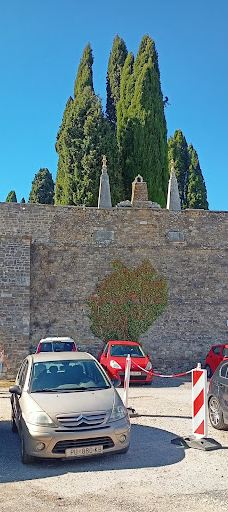 Motovun cemetery-莫托文