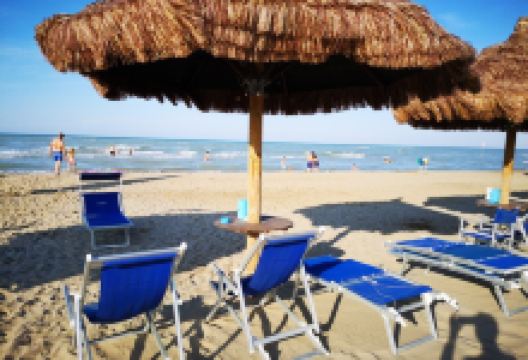 Marifa Beach Club景点图片