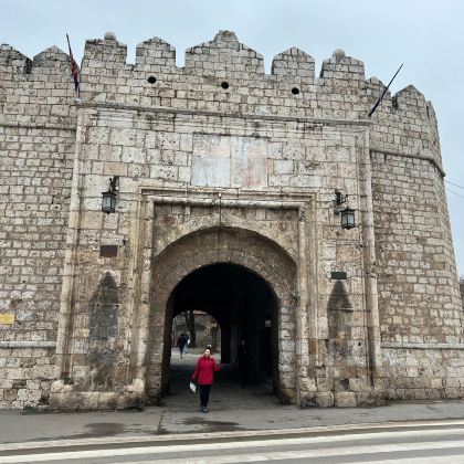 塞尔维亚尼什城堡+骷髅塔+米兰广场+Mediana一日游