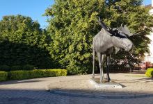 Moose Sculpture景点图片