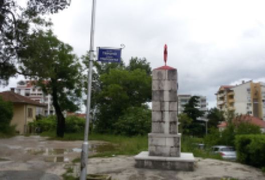 Spomenik i spomen ploča - Palim borcima NOR-a i žrtvama fašističkog terota景点图片