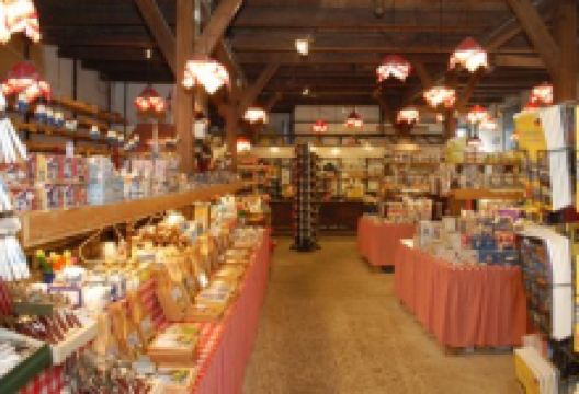 Clara Maria Cheese & Clog Farm景点图片