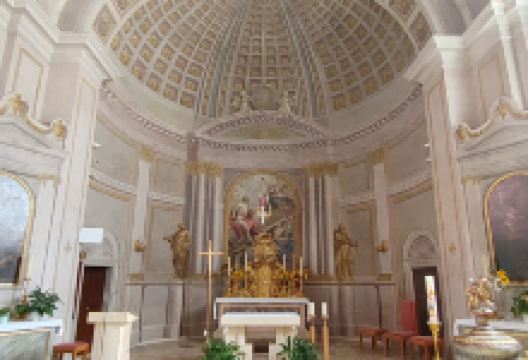 Katholische Stadtpfarrkirche zur Heiligsten Dreifaltigkeit景点图片