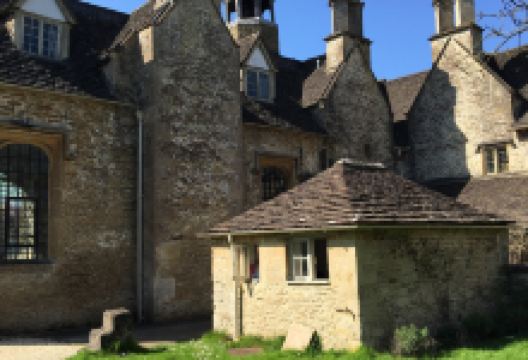 Corsham 17th Century Schoolroom & Almshouse景点图片