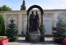 Monument to Peter and Fevronia景点图片