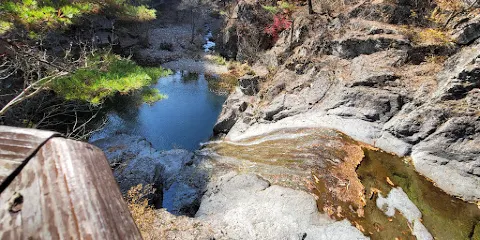 용연폭포（龍淵瀑布）