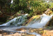 Tengku Lese Waterfall景点图片