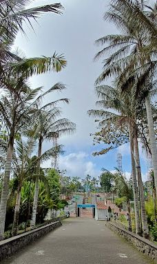 Monumento a los Colonizadores-马尼萨莱斯