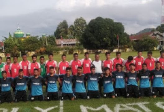 Lapangan Soakonora景点图片