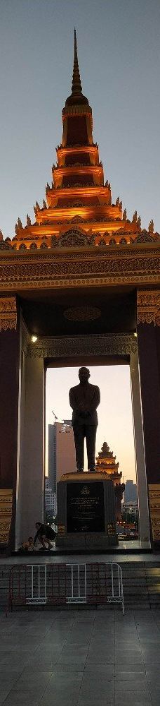 西哈努克铜像纪念堂-金边