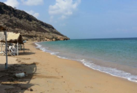 Khor Ambado Beach景点图片