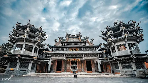 台灣欒樹綠色隧道