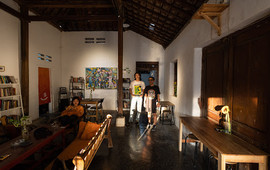 Gutuhaus (Warung Gulung Gulung)