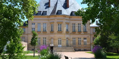 Musee de Beaux Arts et d'Archeologie Joseph Dechelette