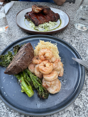 Earls Kitchen + Bar - Grandview Corners