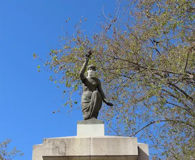 Monumento a Narciso Monturiol