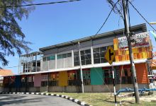 Batu Buruk beach景点图片